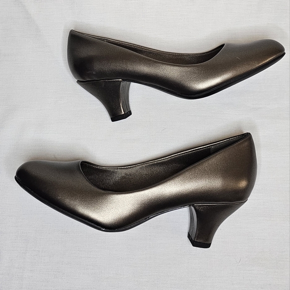 Easy Street Womens Kitten Heels sz 7 Pewter Fabulous Cone Heel Pumps - Picture 7 of 8